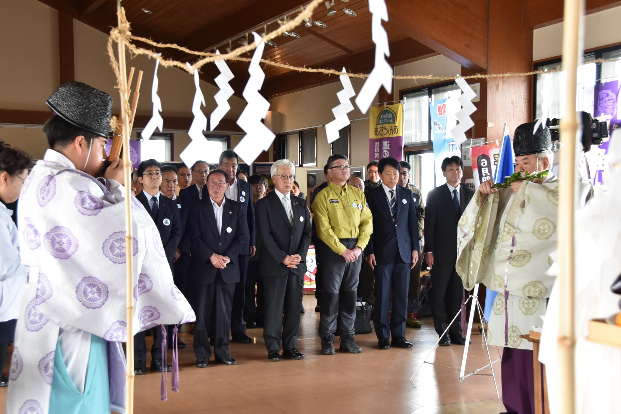 八幡平山開き神事の様子