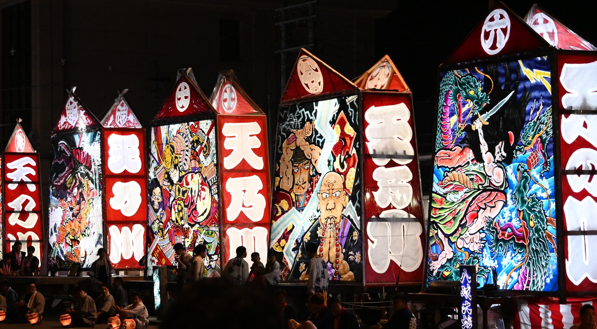 花輪駅前に並ぶ王将の様子