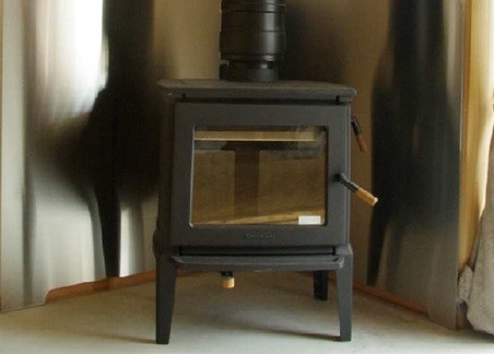 導入事例｜木質バイオマス熱利用機器（薪ストーブ）