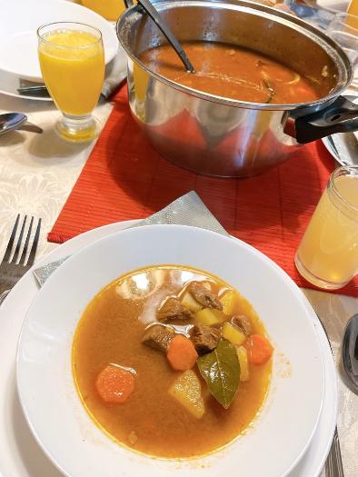 ハンガリーの家庭料理であるグヤーシュ