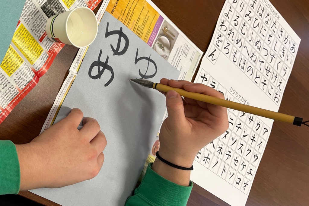 書道を練習している様子